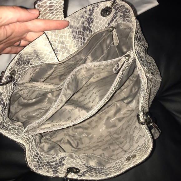 SOLD! Michael Kors Viper 👜 & Viper Wallet - Picture 6 of 6